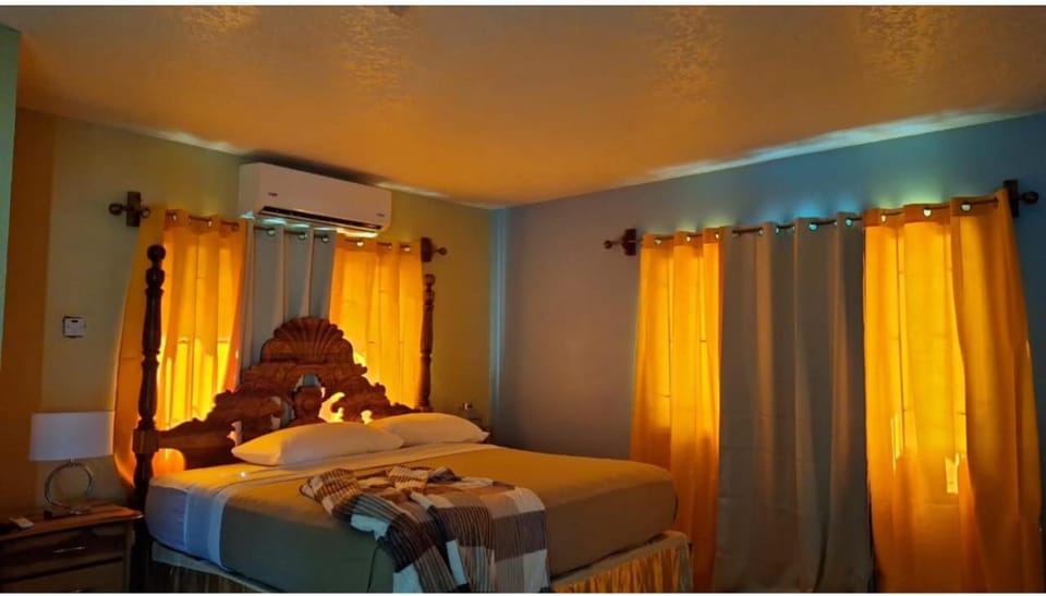 Hill view Vacational 1 Bedroom Rental Bed and Breakfast in Runaway Bay