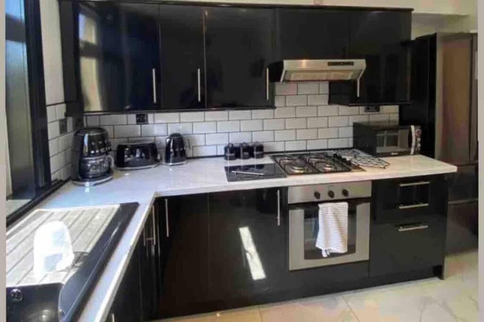 Lovely 2 bedroom with private garden Apartment in Edinburgh