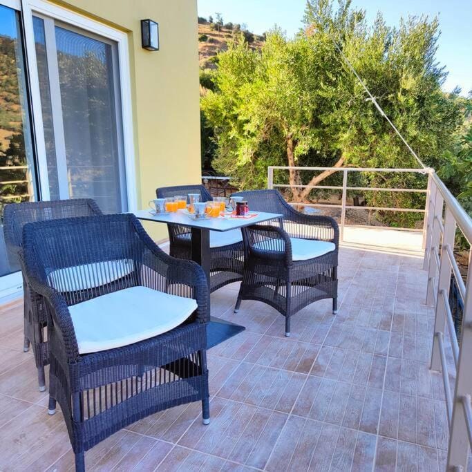 THROUBI VILLA House in Crete