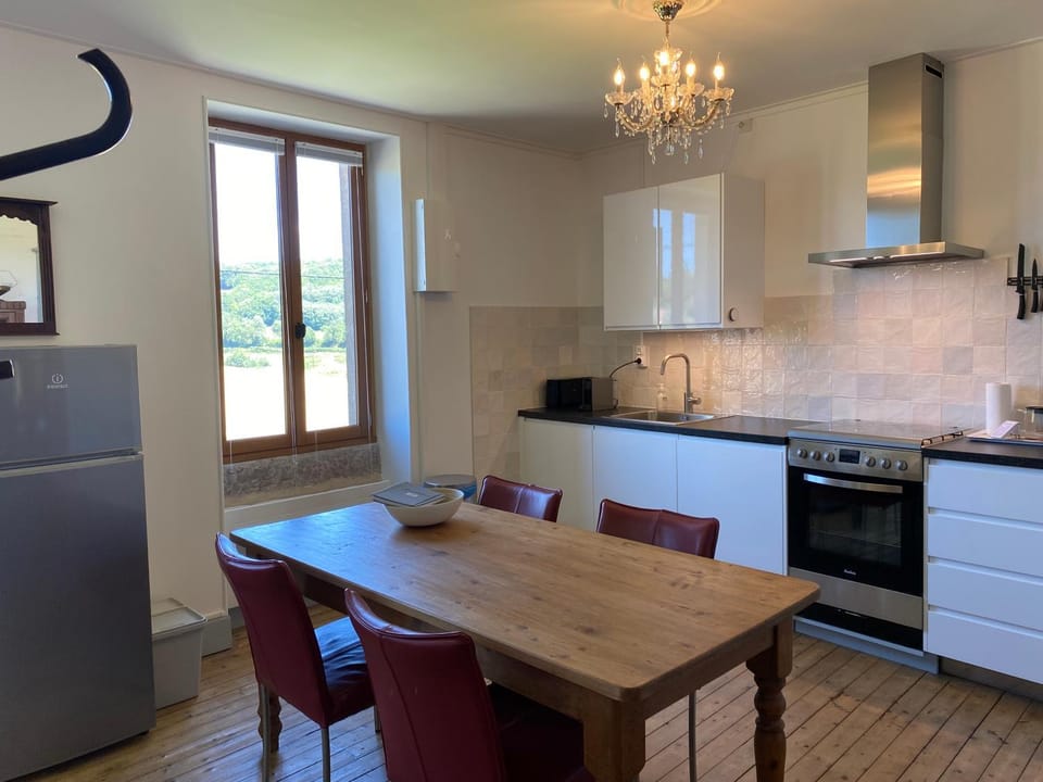 Kitchen or kitchenette, Dining area, dishwasher, pet friendly, stove