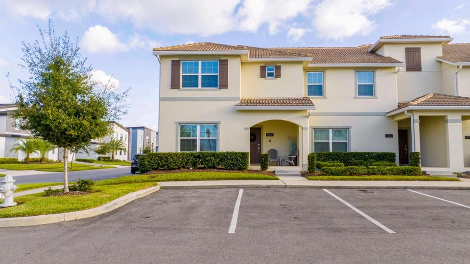 Magnificent 5Bd w/ Pool Close to Disney @Storey Lake 4800 House in Kissimmee