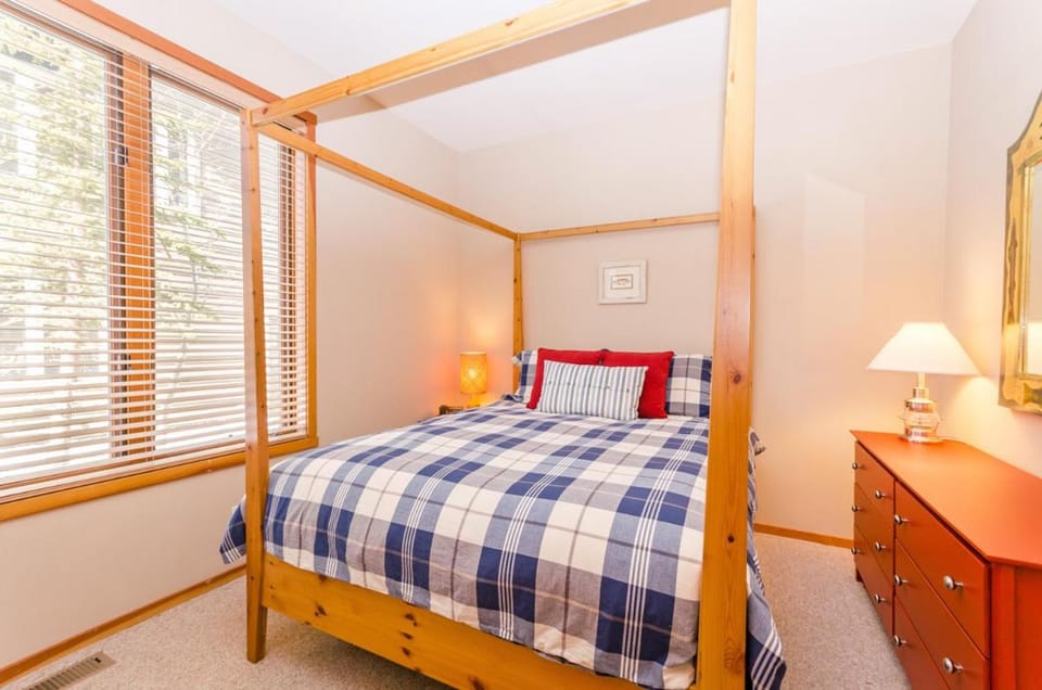 Snowcreek V 984 House in Mammoth Lakes