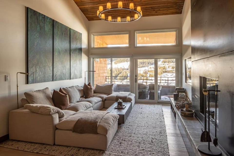 Balcony/Terrace, Living room, Seating area, Mountain view, fireplace, furniture