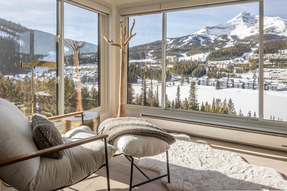 Day, Winter, View (from property/room), Living room, Seating area, Mountain view, furniture