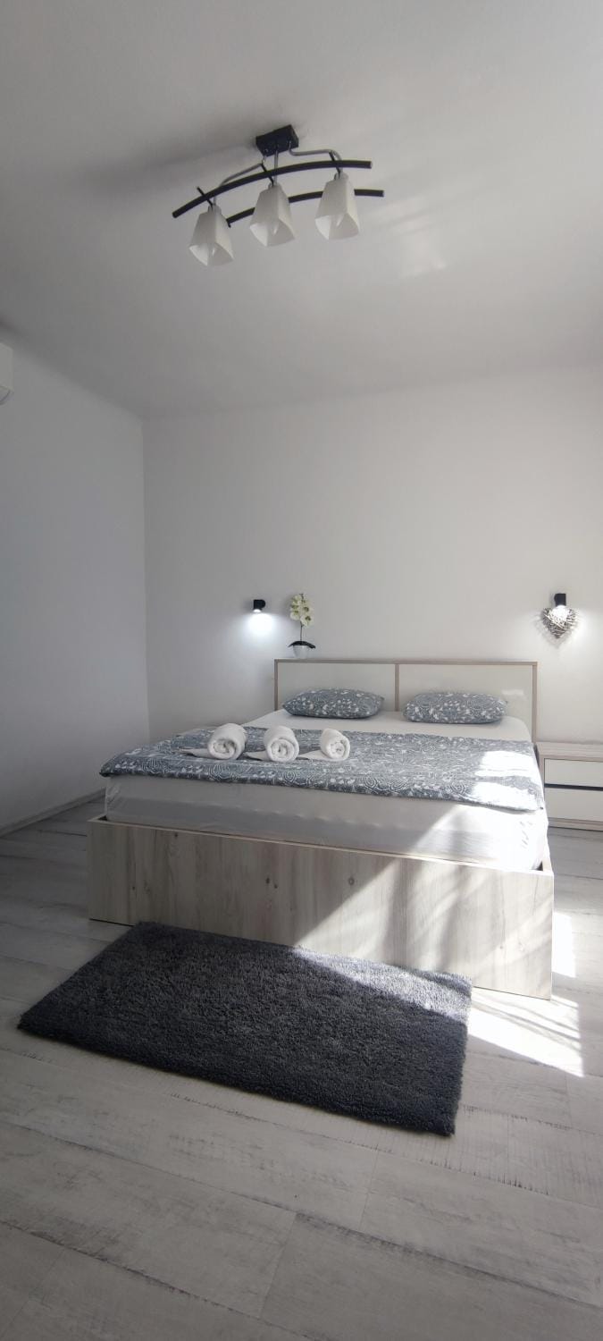 Bed, Living room, Photo of the whole room, Bedroom
