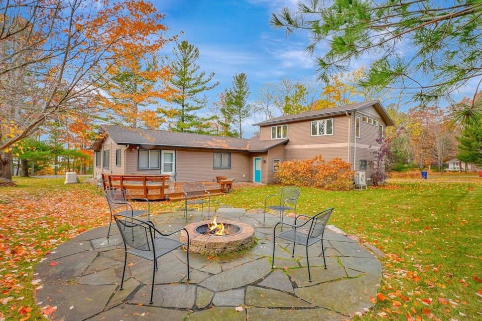Q3 at Little Glen Lake House in Glen Lake