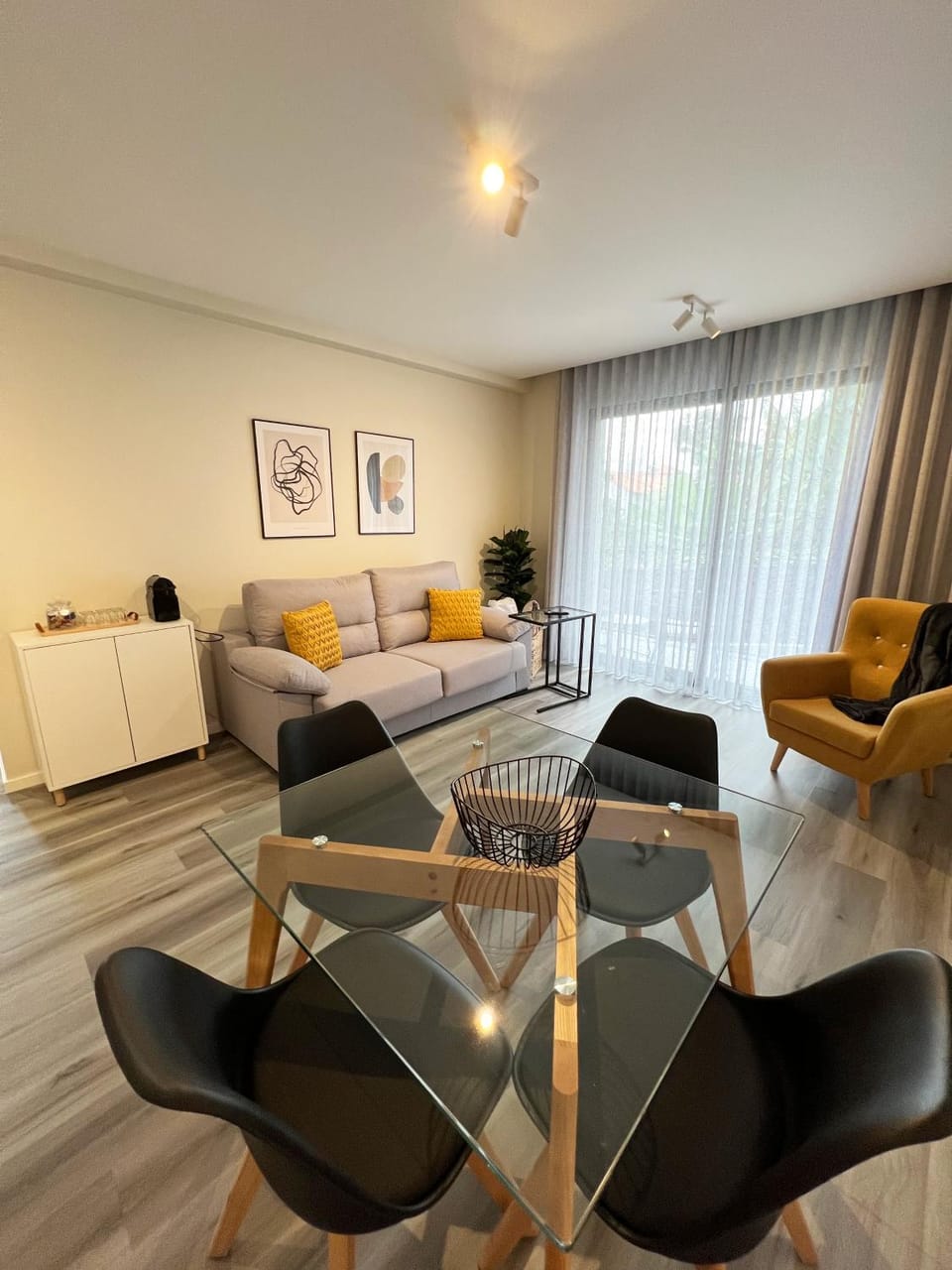 Living room, Seating area