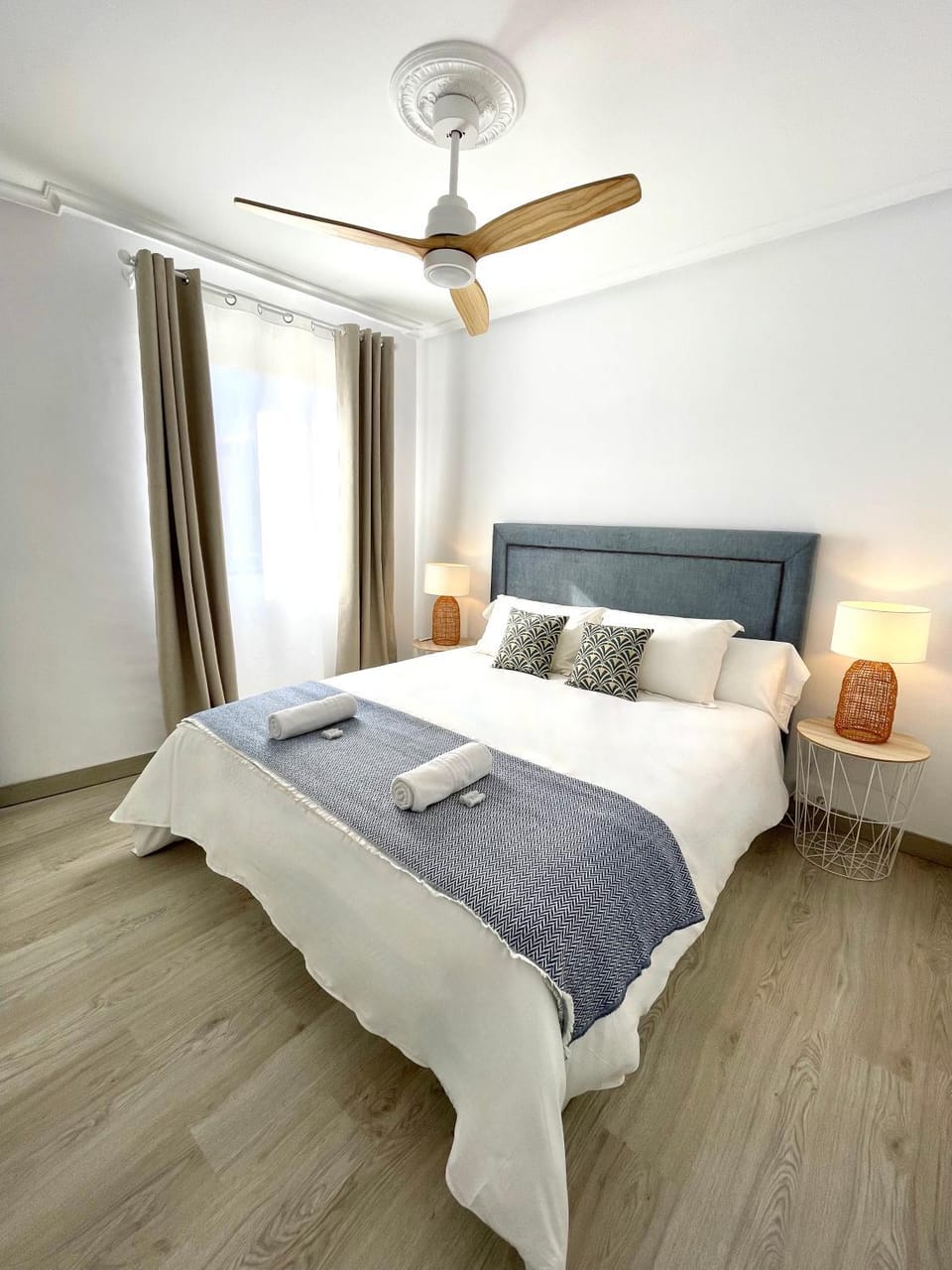 Bed, Photo of the whole room, Bedroom, fireplace, towels