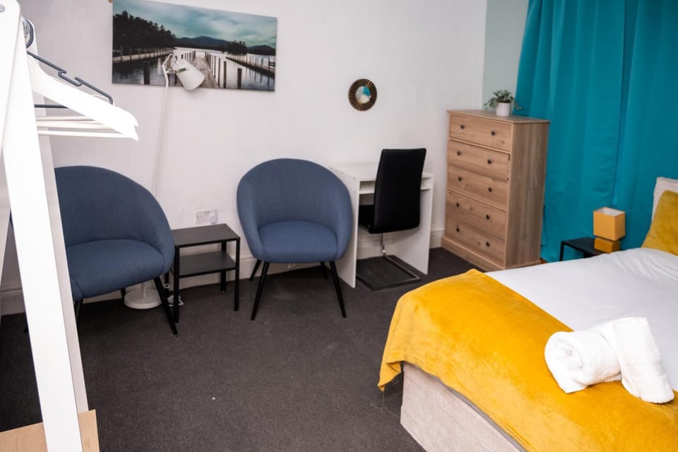 Bed, Bedroom, hair dresser, towels