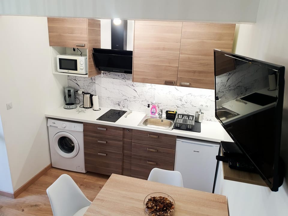 Coffee/tea facilities, stove, washing machine