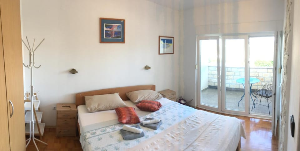 Bed, Balcony/Terrace, Photo of the whole room, Bedroom