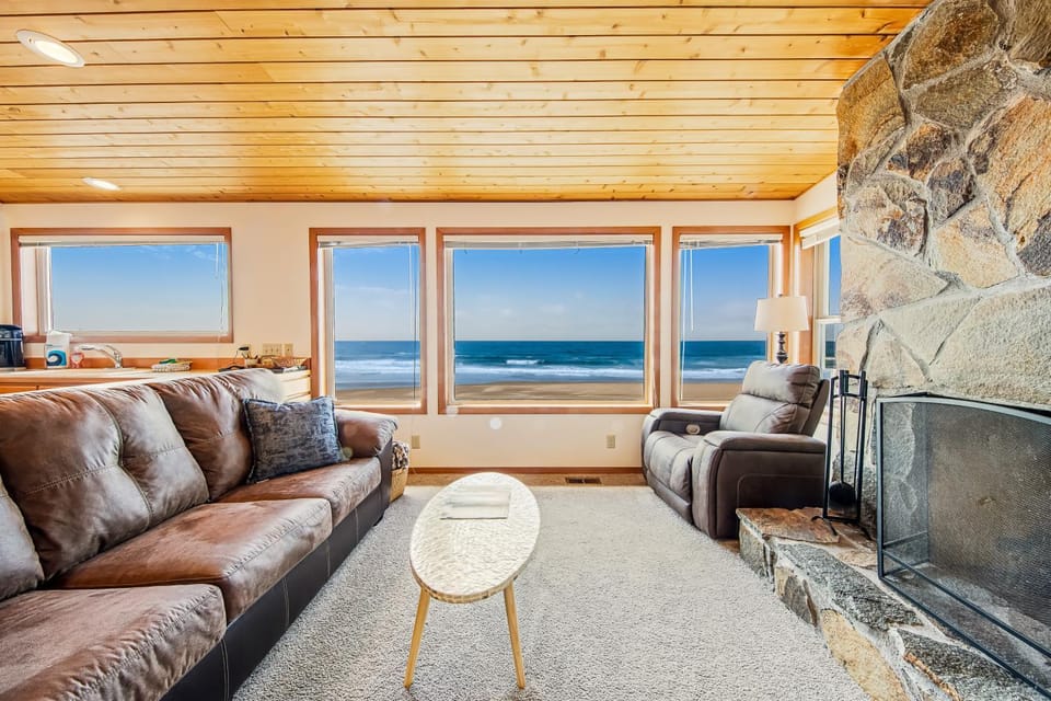 Breeze Inn House in Rockaway Beach