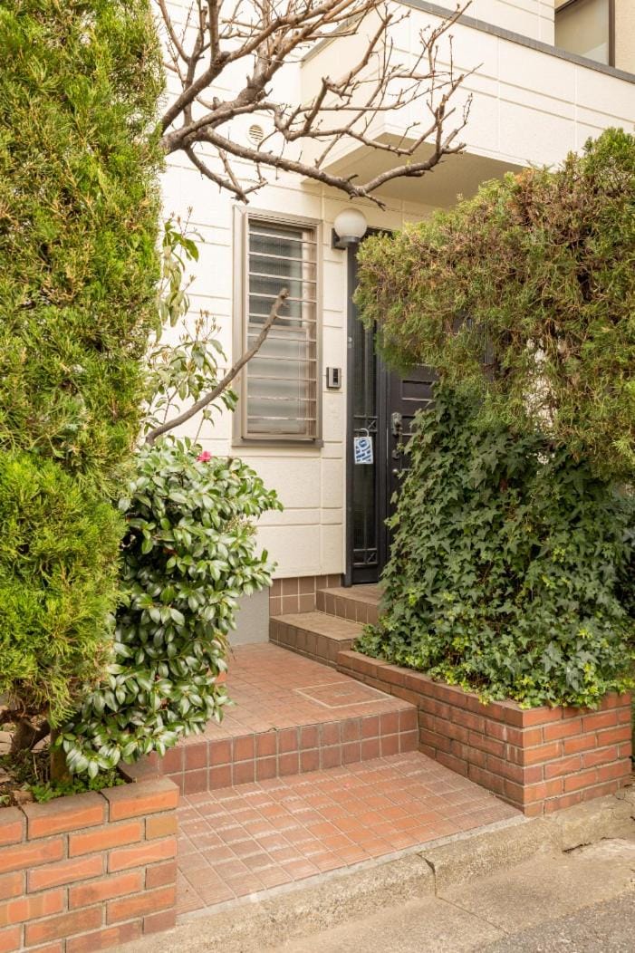 Property building, Facade/entrance, Garden, Garden view