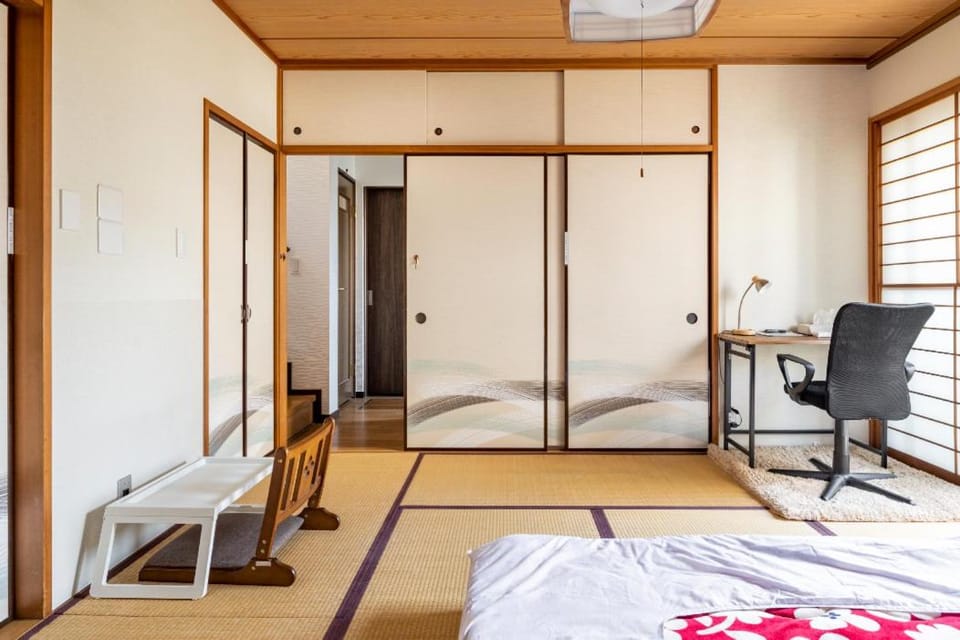 Bed, Photo of the whole room, Seating area, Bedroom, hair dresser, wardrobe