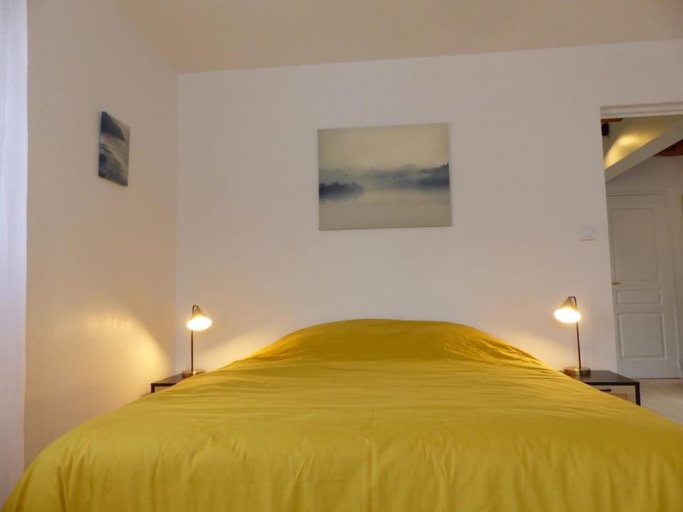 Gîte rénové à Charroux avec piscine et terrasse privative - FR-1-489-394 House in Auvergne-Rhône-Alpes