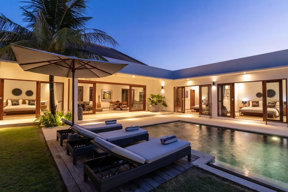 Property building, Garden view, Pool view, Swimming pool, sunbed