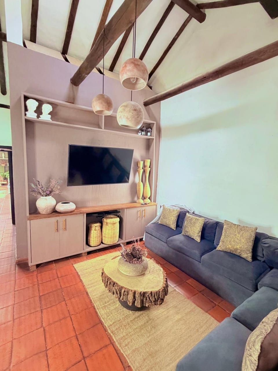Communal lounge/ TV room, TV and multimedia, Living room, Seating area, Evening entertainment