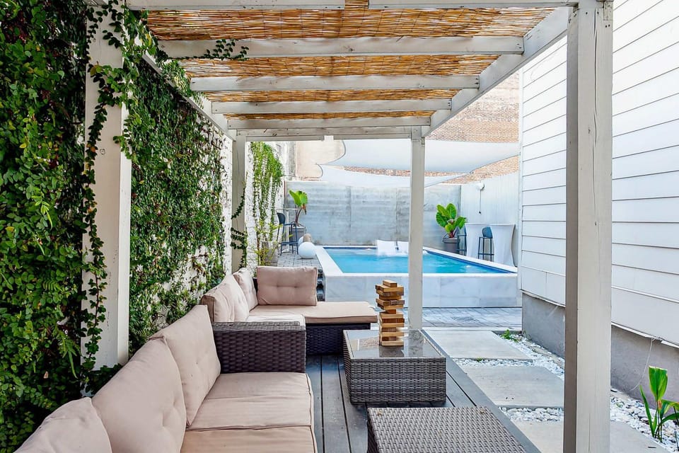 5 bedroom Villa w private rooftop Villa in Warehouse District