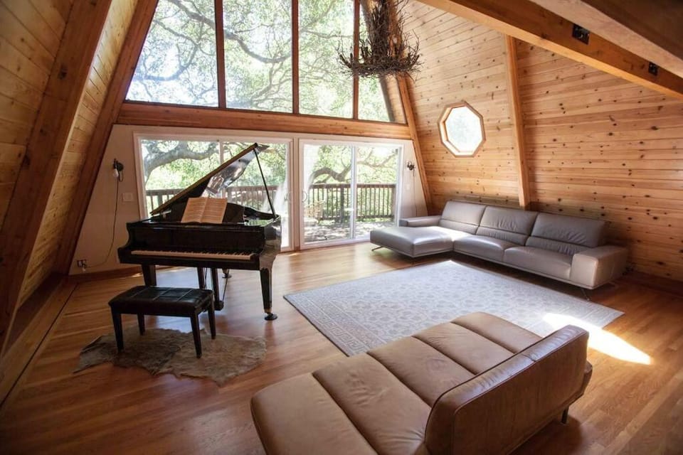 Amazing Cabin-Style House with Decks, Hot Tub & Sun - Permit 2022-STR-2 Cabin in Daly City