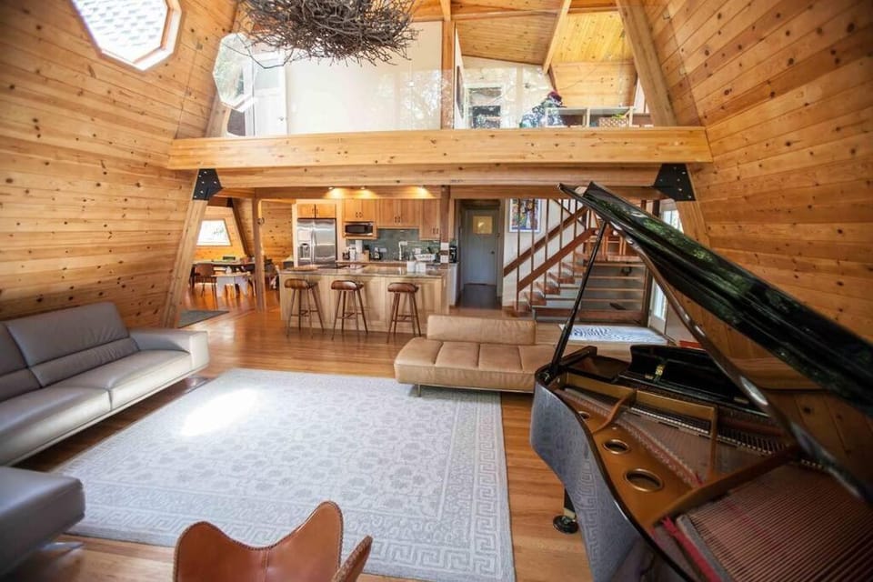 Amazing Cabin-Style House with Decks, Hot Tub & Sun - Permit 2022-STR-2 Cabin in Daly City
