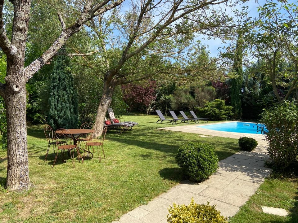Jas de Berrias location de charme avec piscine Bed and Breakfast in Berrias-et-Casteljau