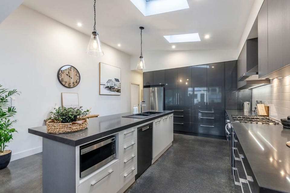Kitchen or kitchenette, dishwasher, oven, stove