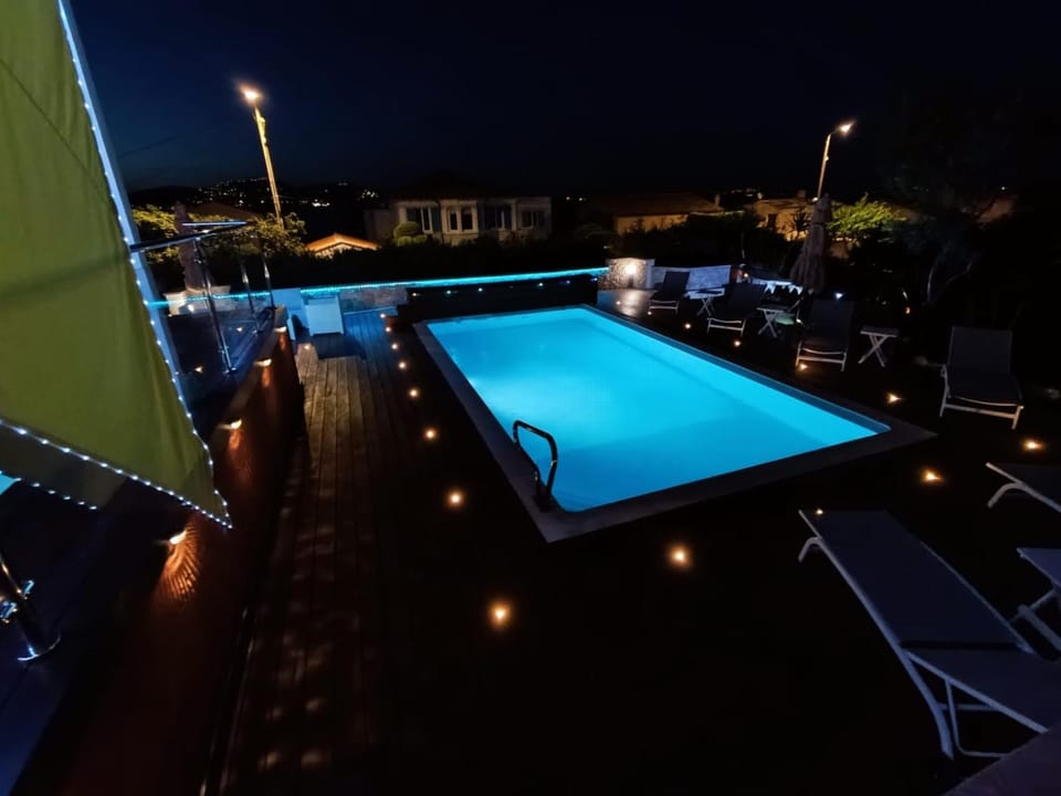 Superbe Villa 5 étoiles Presqu'Île de Giens la Madrague Rita la Villa d'Or vue mer piscine Villa in Hyères