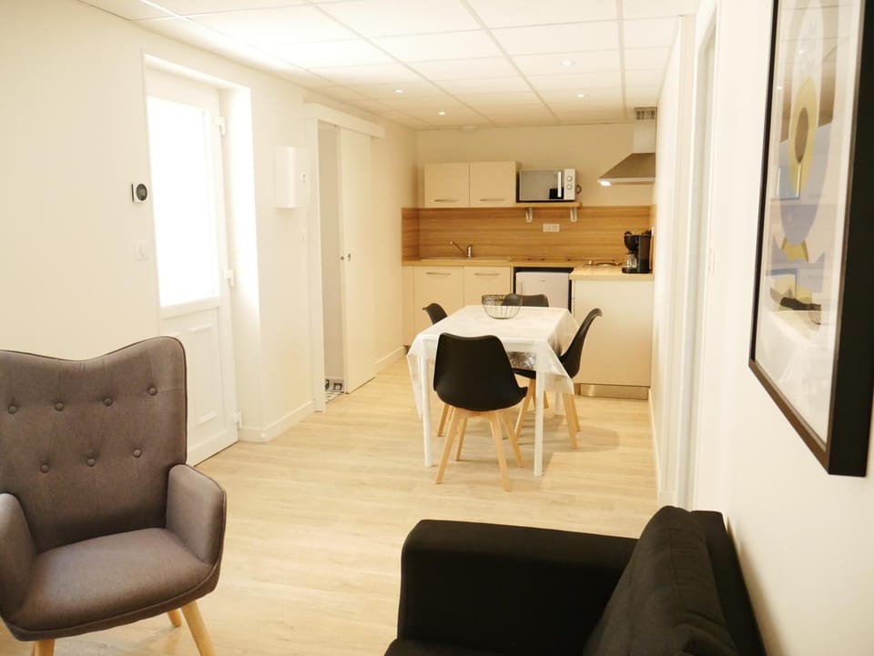 Kitchen or kitchenette, Living room, Seating area