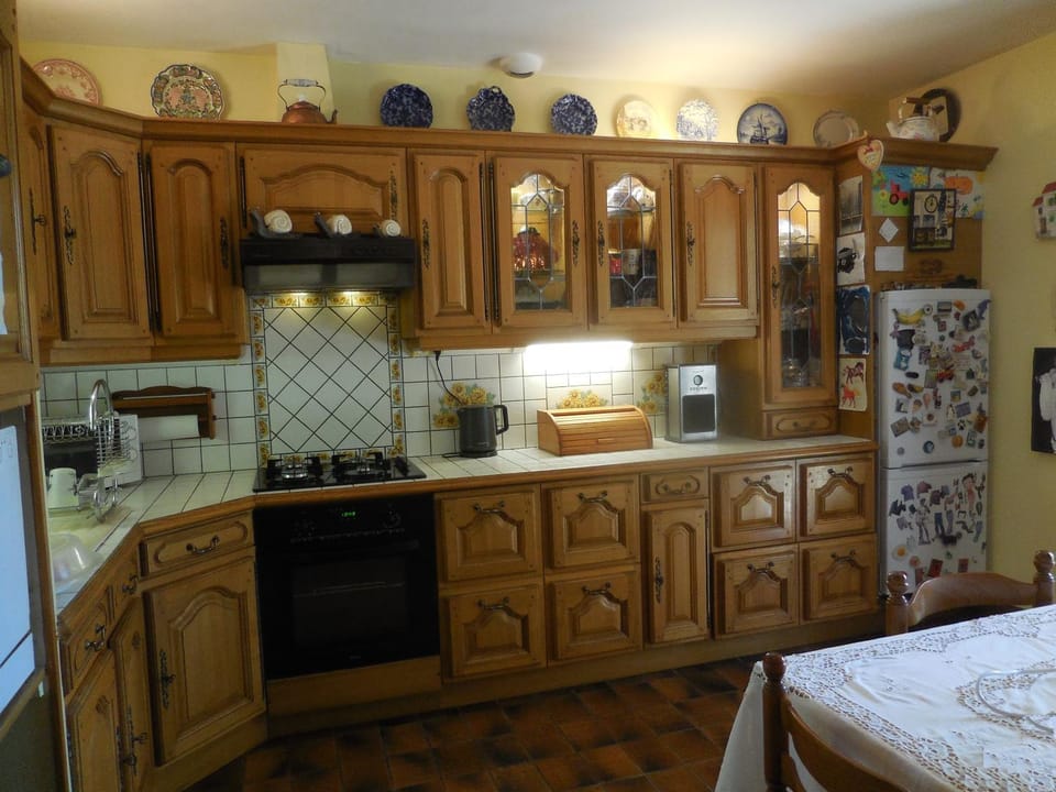 Kitchen or kitchenette, internet
