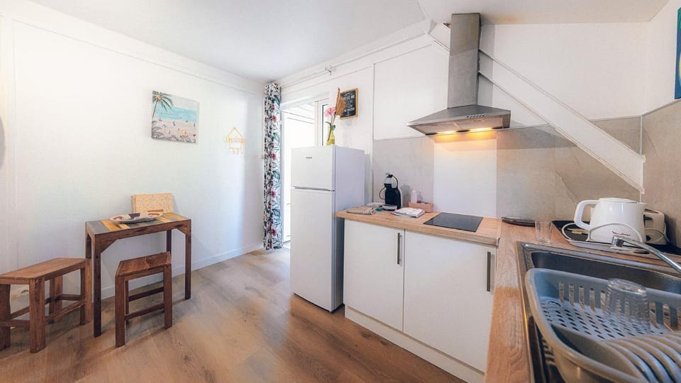 Kitchen or kitchenette, Dining area, kitchen