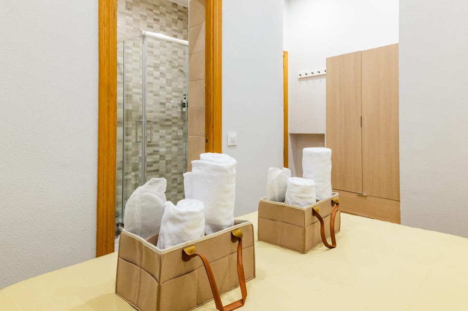 Bathroom, towels, wardrobe
