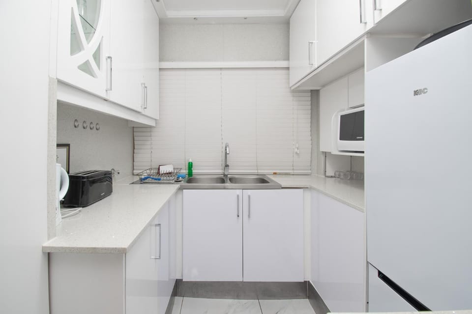 Kitchen or kitchenette, oven, stove
