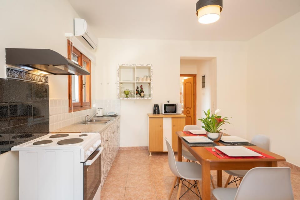 Afroditi Holiday Home - Yellow Apartment Apartment in Cephalonia