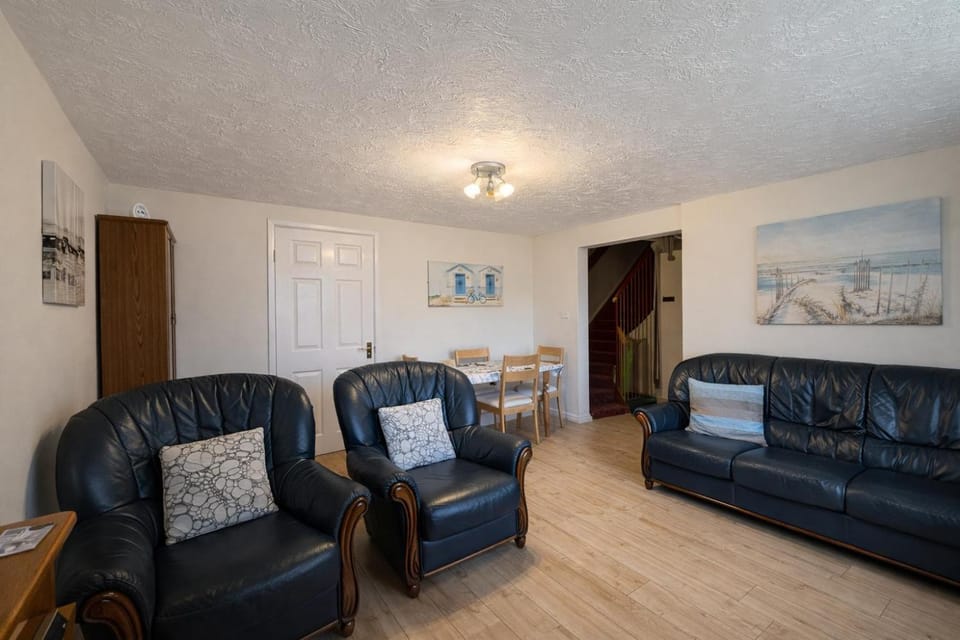 Seaside Holiday Cottage By The Beach In Beautiful Hemsby, Norfolk Ref 99006J House in Hemsby