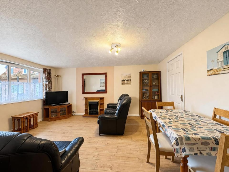 Seaside Holiday Cottage By The Beach In Beautiful Hemsby, Norfolk Ref 99006J House in Hemsby