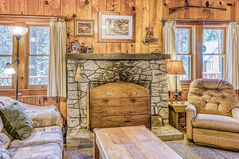 Alpine Cottage House in Shaver Lake