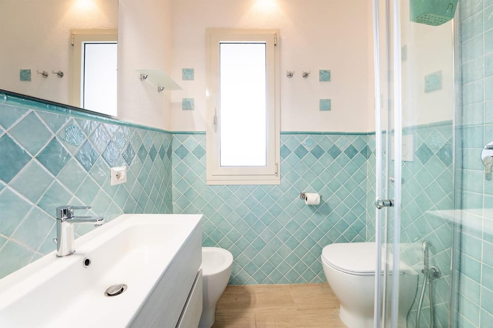 Shower, Toilet, Bathroom, bidet, towels