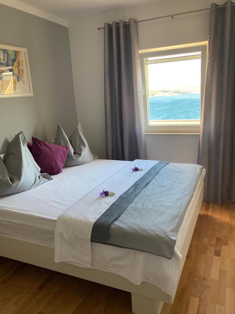 Bed, Bedroom, Sea view