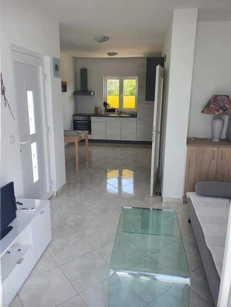 Kitchen or kitchenette, Dining area, pet friendly, stove