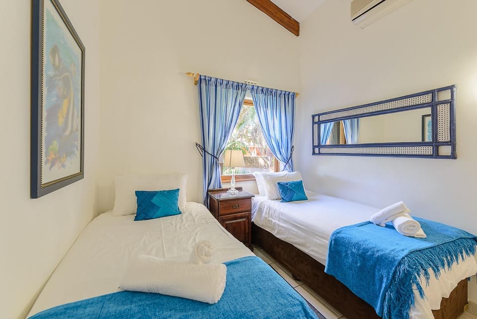 Bed, Photo of the whole room, Bedroom, air conditioner