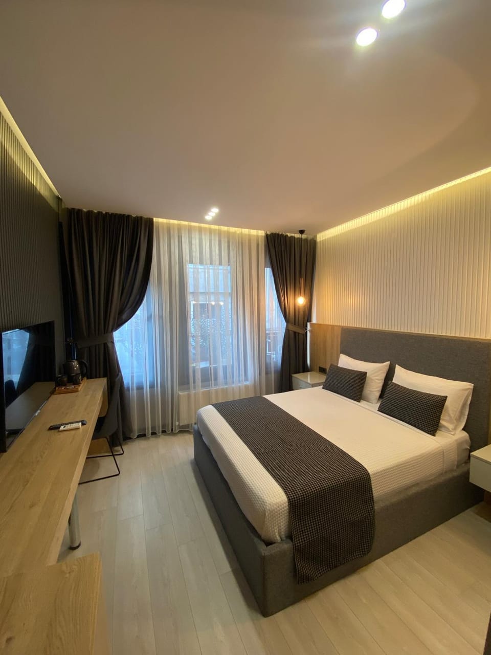 Communal lounge/ TV room, Bed, TV and multimedia, Seating area, Bedroom