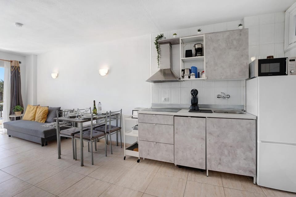 Kitchen or kitchenette, Living room