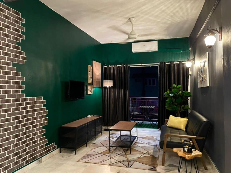 The Berlian Guesthouse - Teluk Kemang - 2 bedrooms apartmens with pool view Apartment in Port Dickson