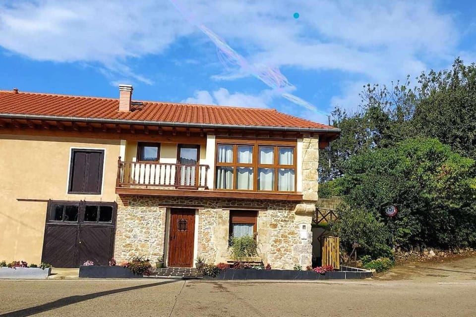 Encuentra el norte en la "Casa del buen camino" Chalet in Western coast of Cantabria