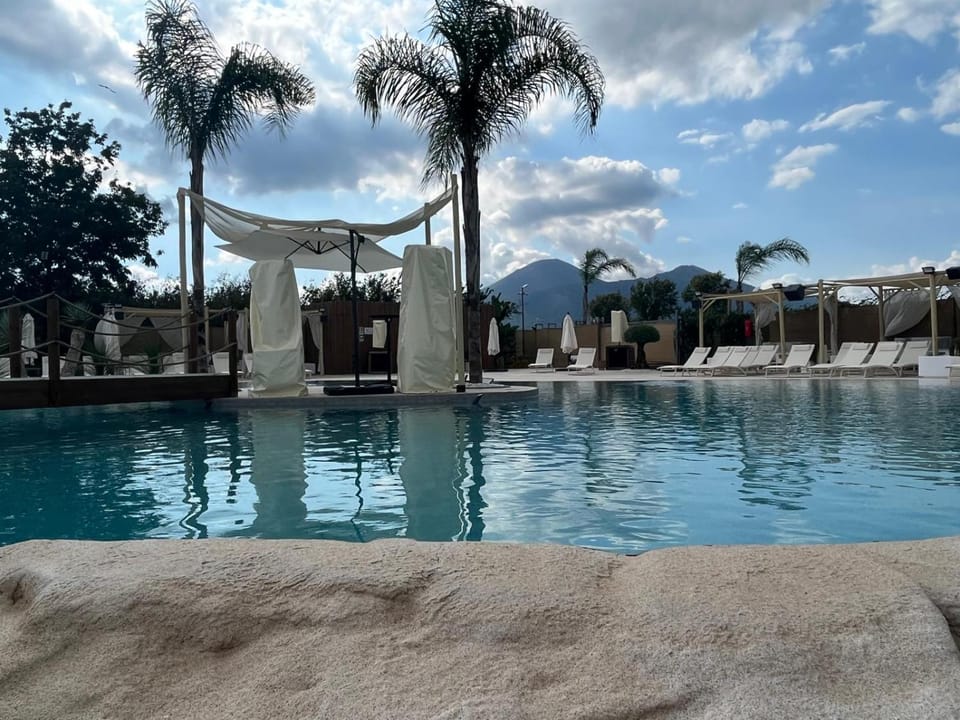 Nearby landmark, Day, Natural landscape, Pool view, Swimming pool, sunbed