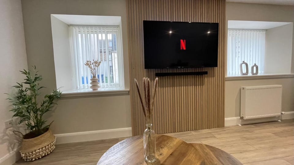 The Forge by Caithness Luxury Apartments NC500 - Elegant Luxury Apartment with Bike store - Sleeps 4 - BUDGET FRIENDLY FOR LONG STAY TRADES - CONTACT US - Apartment in Wick