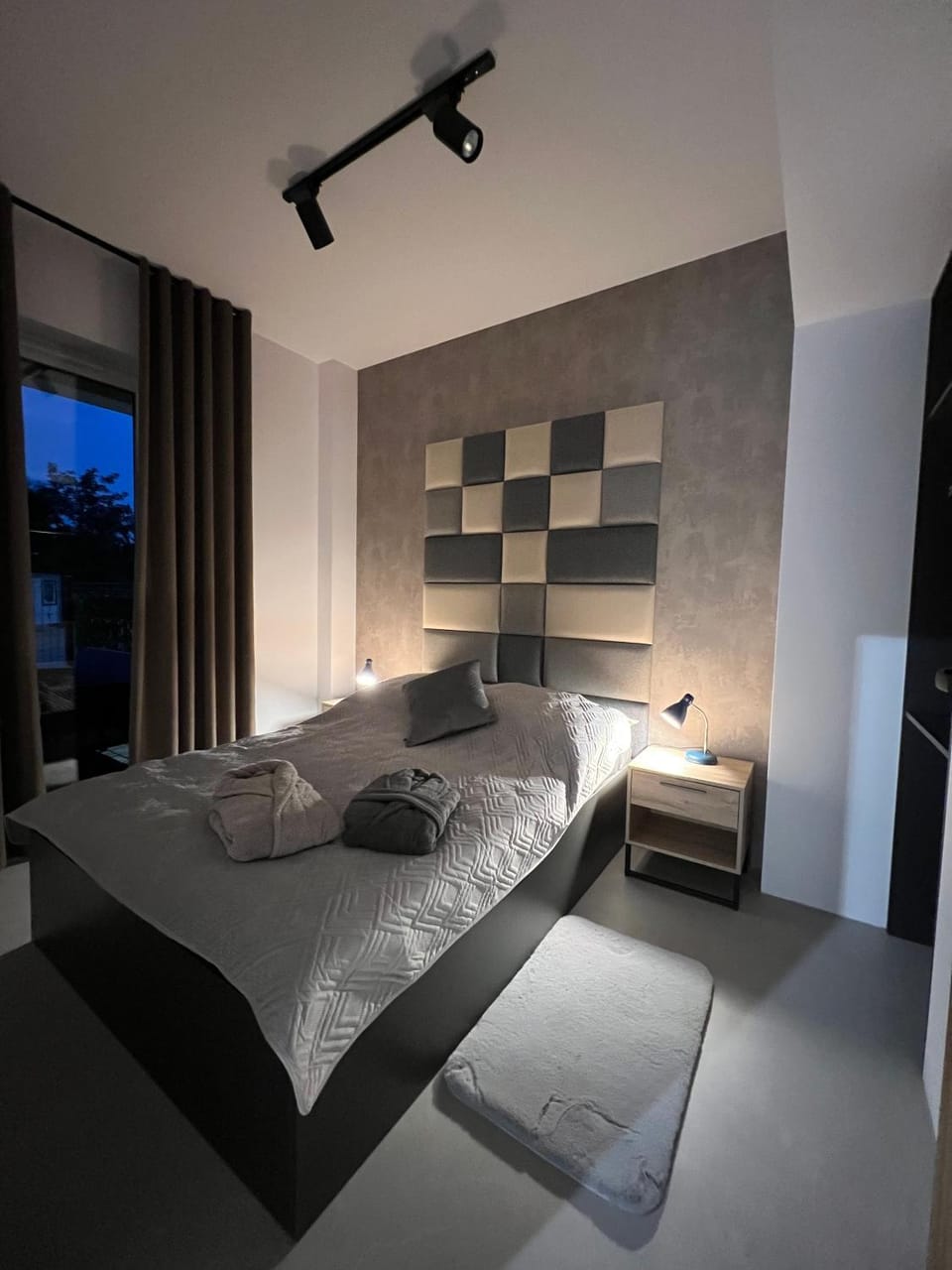 Bed, Photo of the whole room, Bedroom