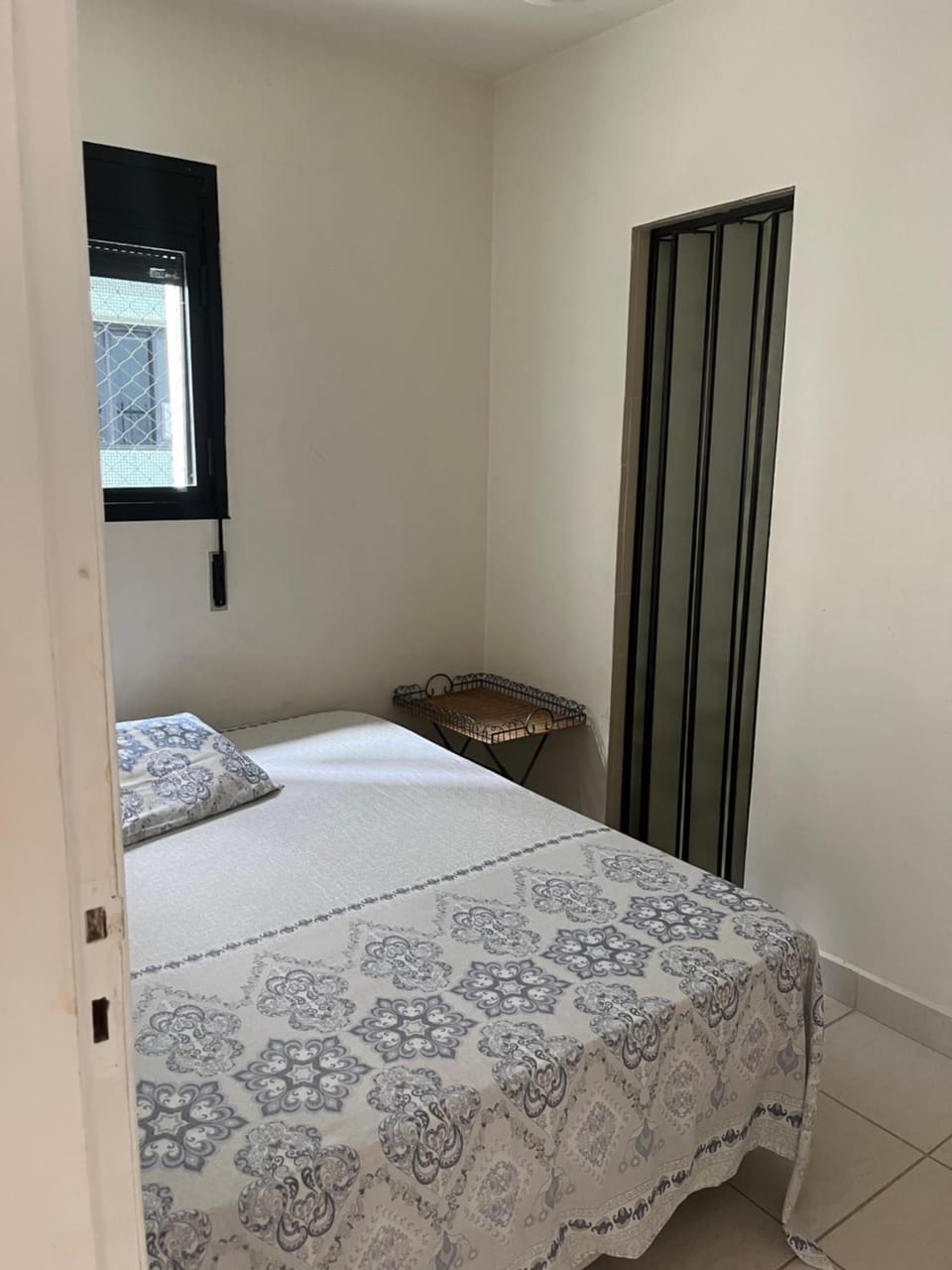 Apartamento amplo a menos de 400 metros da praia localizado próximo a praça da Brunella, área nobre do Guarujá. Apartment in State of São Paulo
