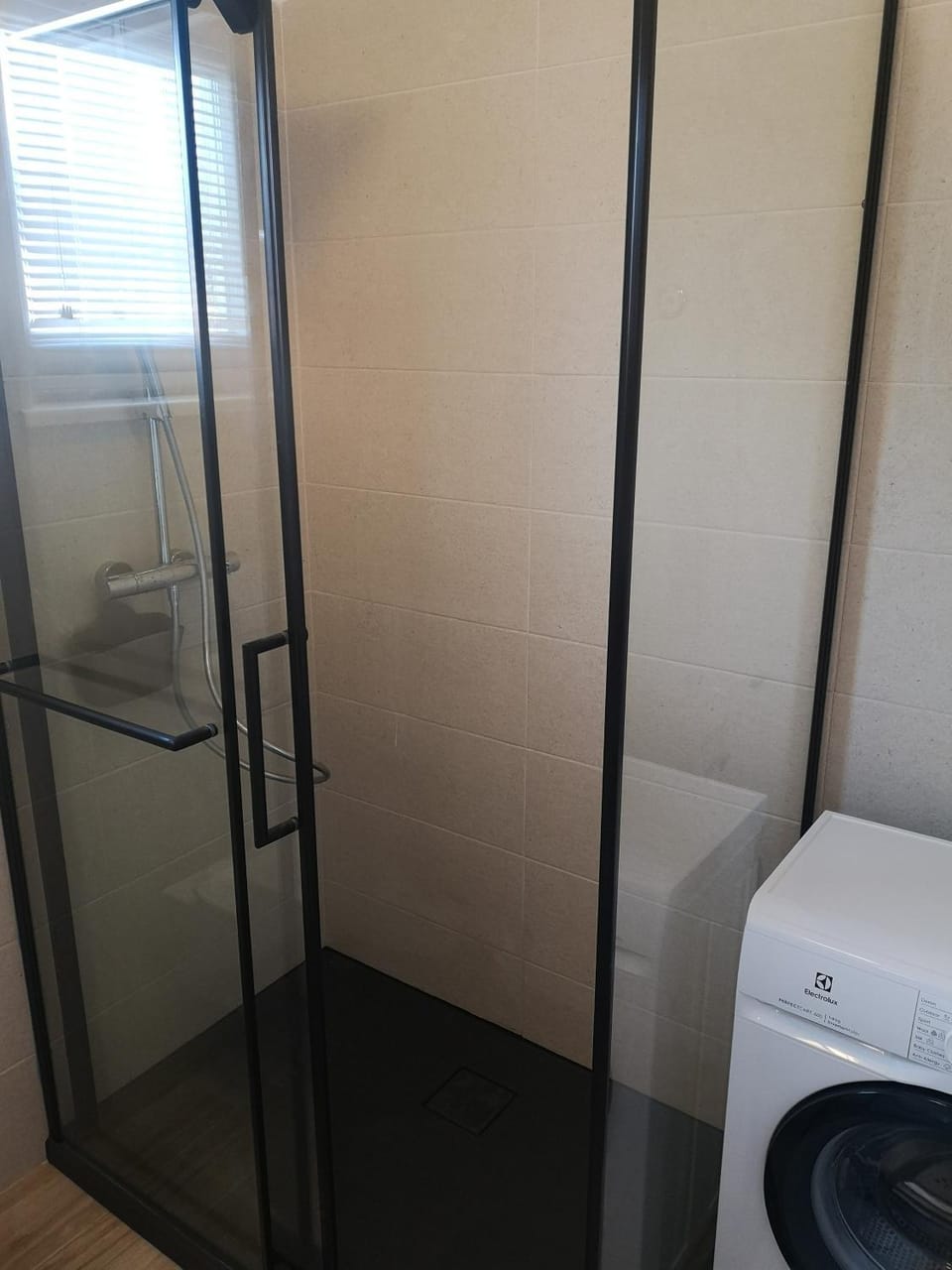 Shower, Bathroom, washing machine