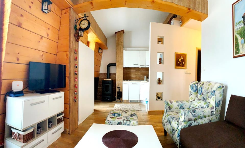 TV and multimedia, Kitchen or kitchenette, Living room